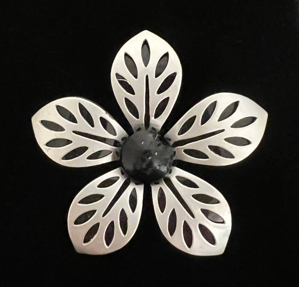 VTG Flower Brooch Silver Tone Metal Black Background Center Large Size Modern
